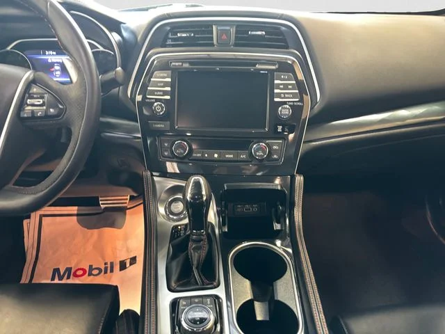 Used 2023 Black Nissan SR image 12