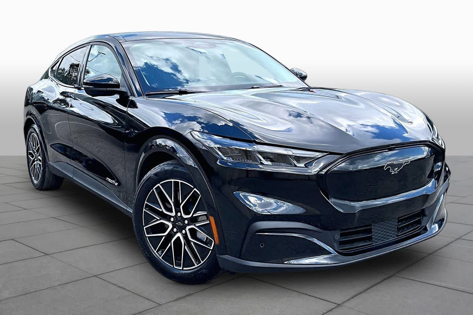Used 2025 Shadow Black Ford Premium image 3