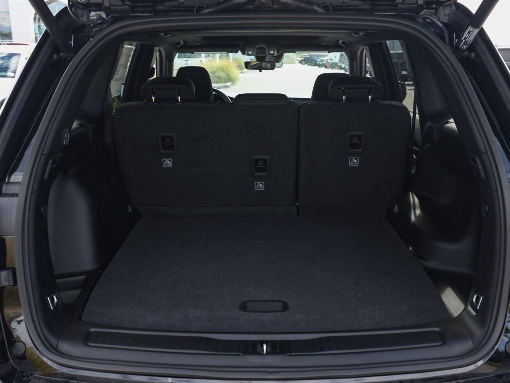 New 2026 Diamond Black Crystal Pearl-Coat Exterior Paint Jeep Laredo X image 15