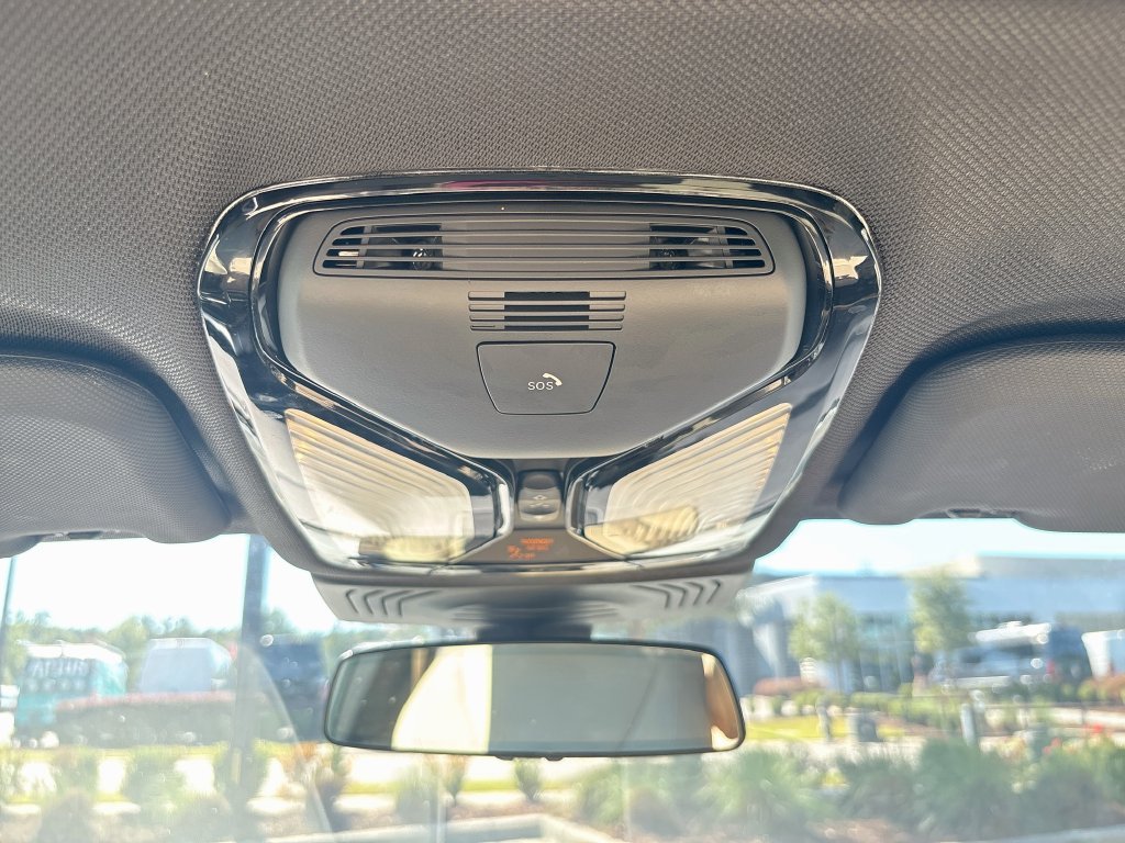 Used 2021 White BMW sDrive30i image 17