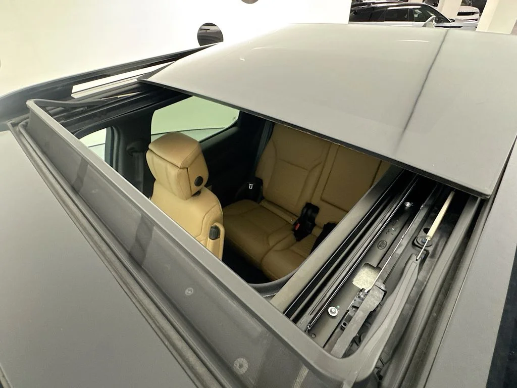 New 2026 Fuji White Land Rover Dynamic SE image 22