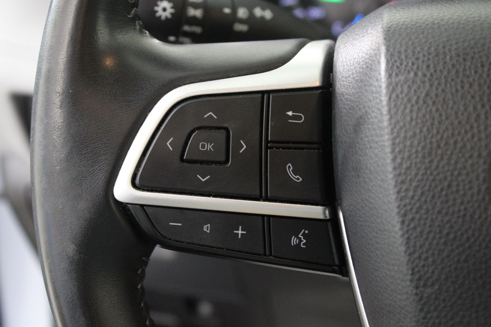 Used 2023  Toyota XLE image 20