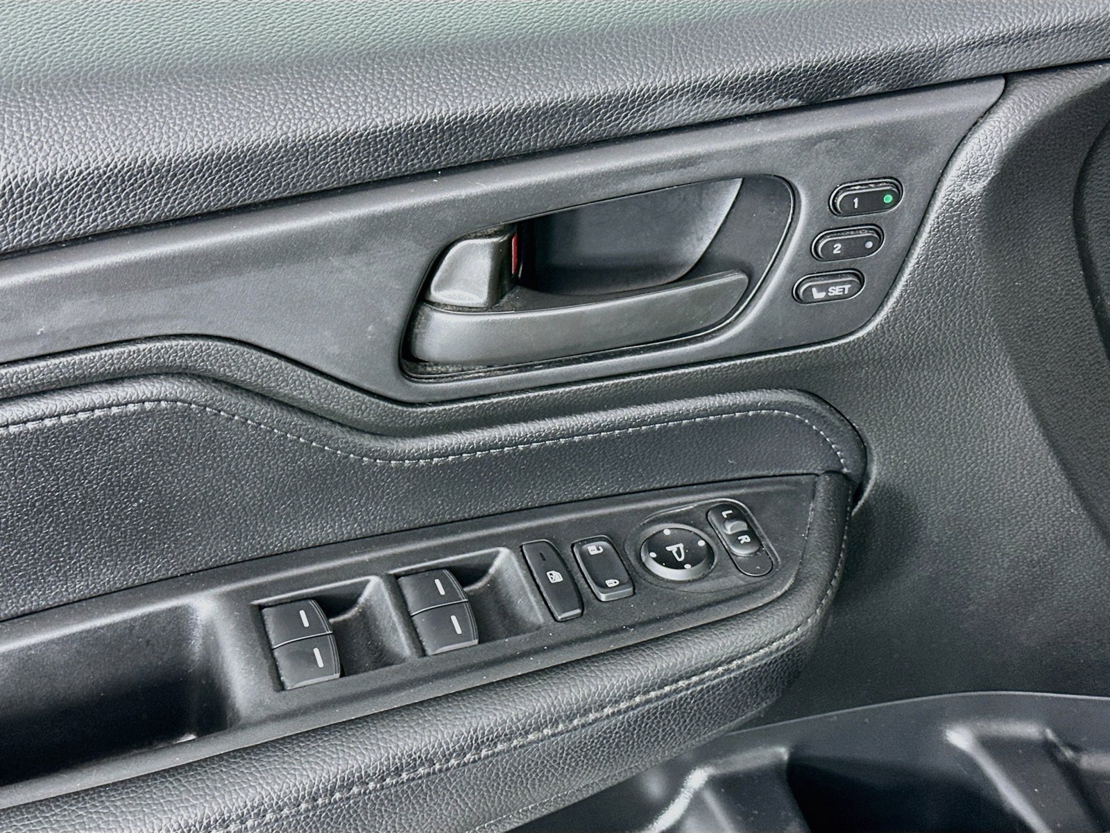 2024 Honda Odyssey EX-L - Photo 25