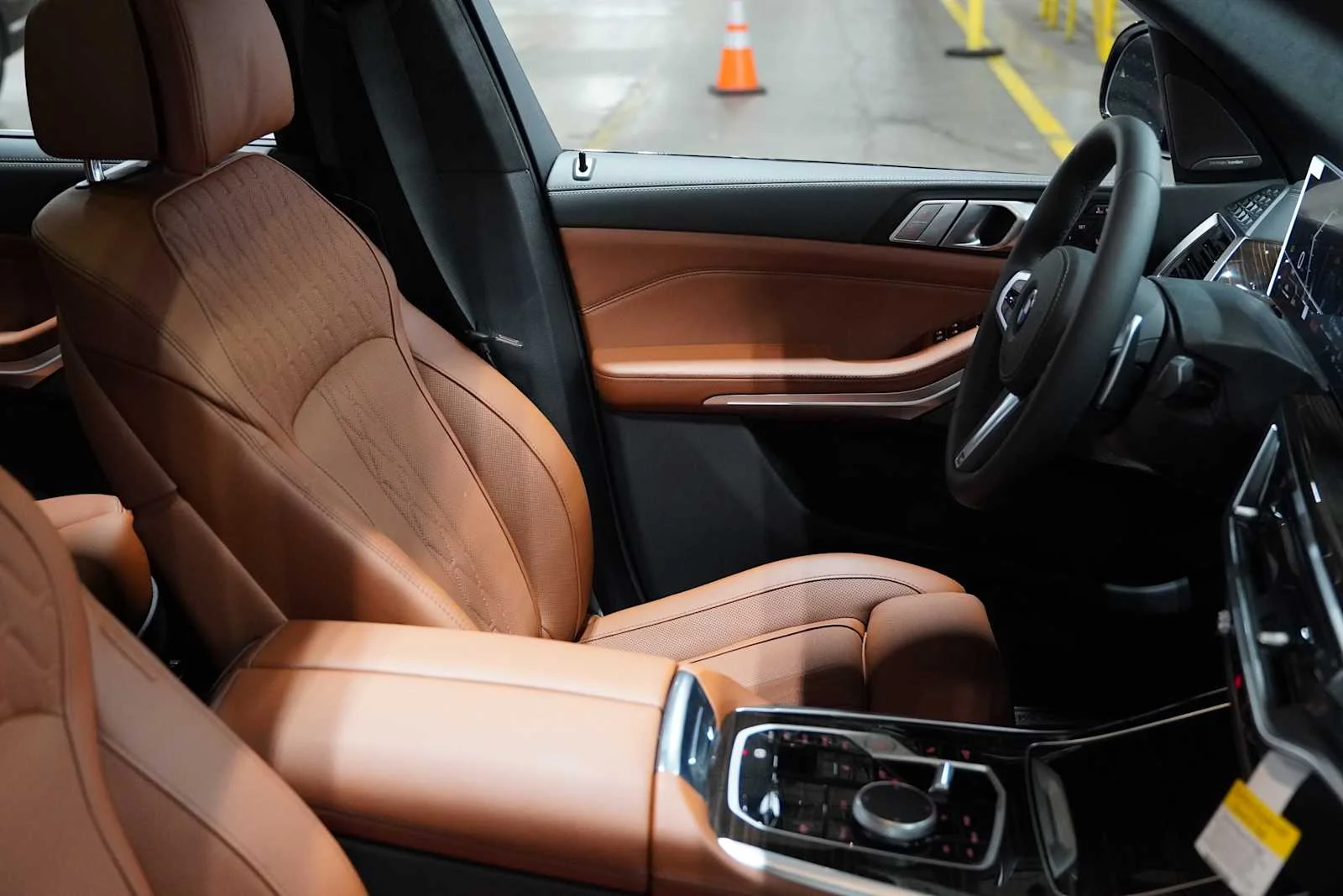 New 2027 Black Sapphire Metallic BMW xDrive40i image 9