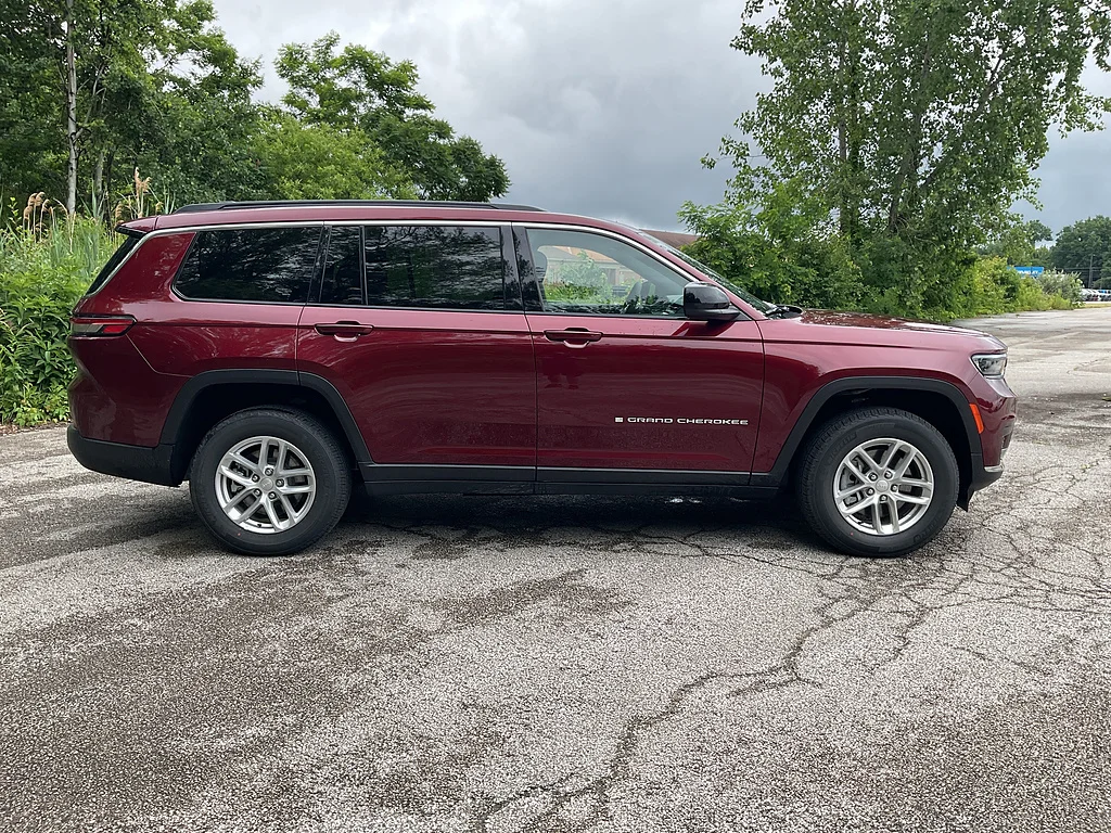 New 2026 Velvet Red Pearlcoat Jeep Altitude 4x4 image 4