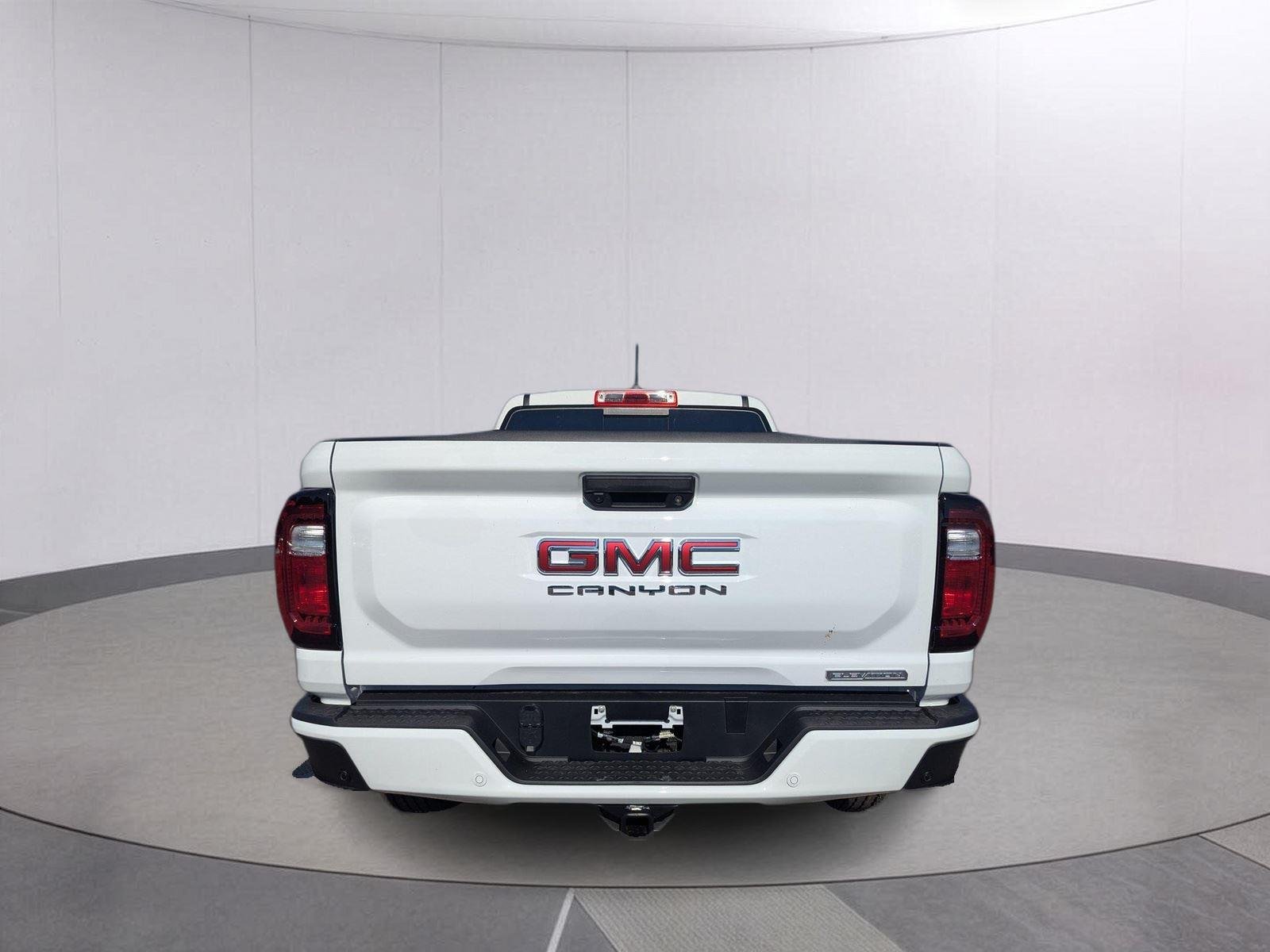 New 2026 Summit White GMC Elevation image 4