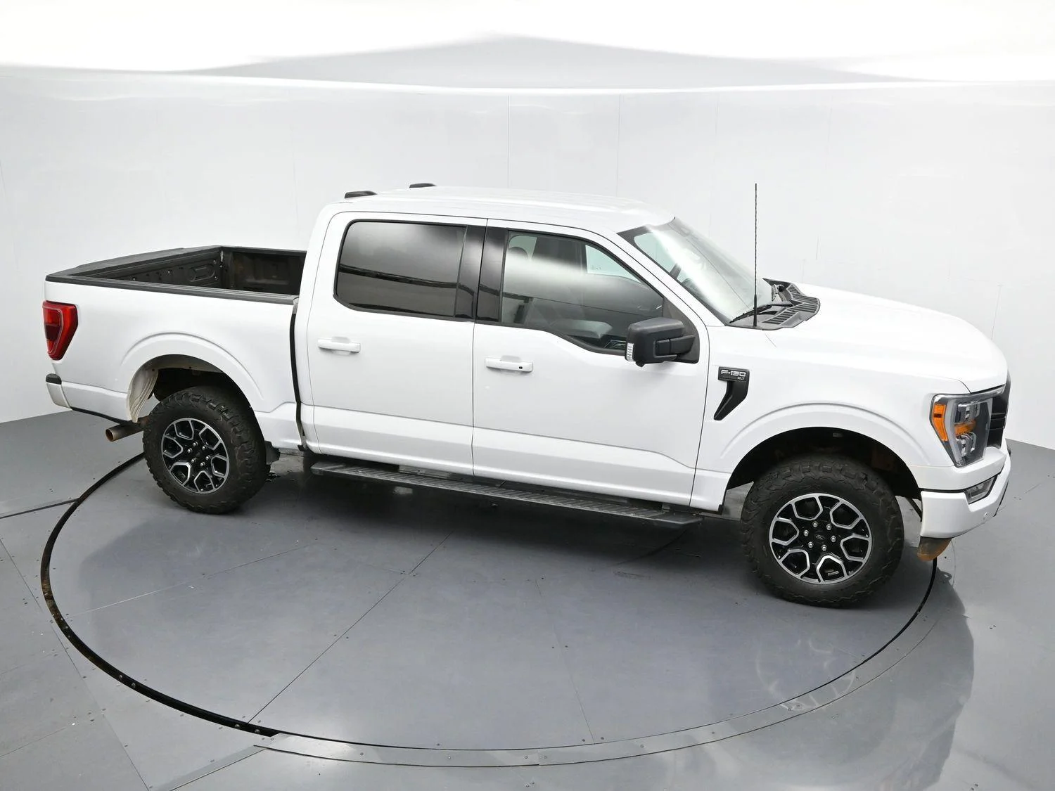 Used 2022 Oxford White Ford XL image 37