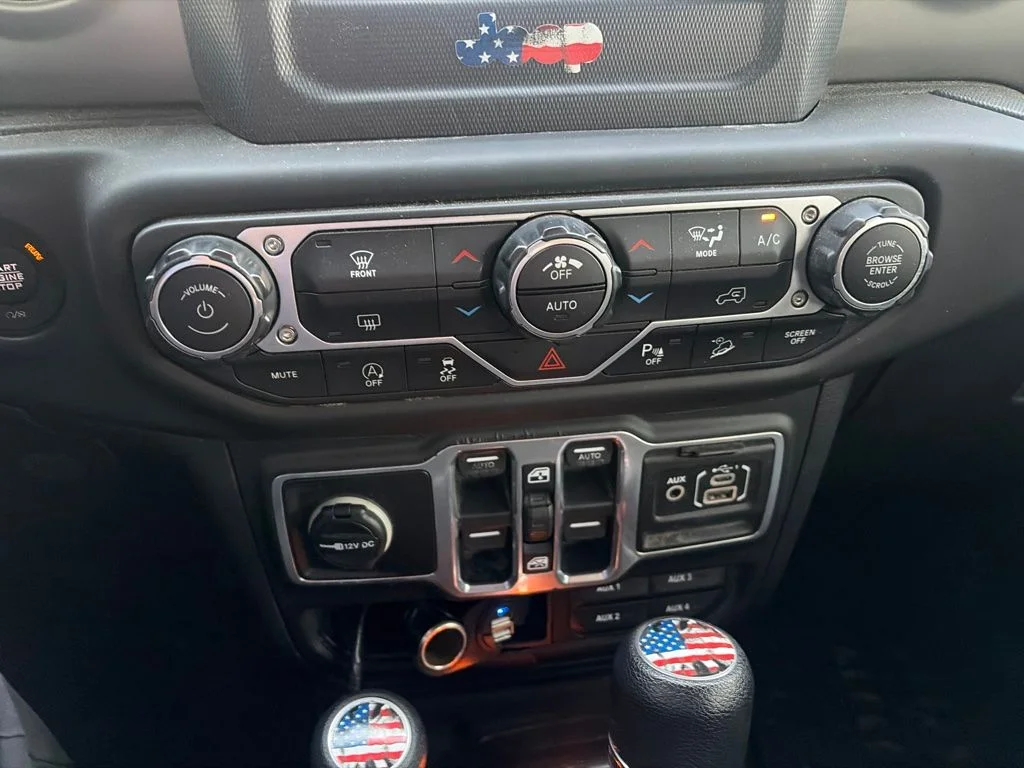 Used 2018 White Jeep Unlimited Sport S image 9