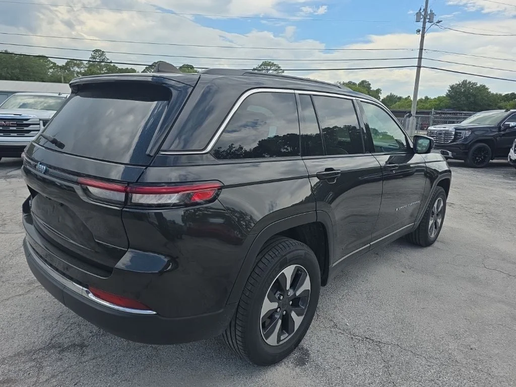 Used 2024 Brown Jeep 4xe image 3
