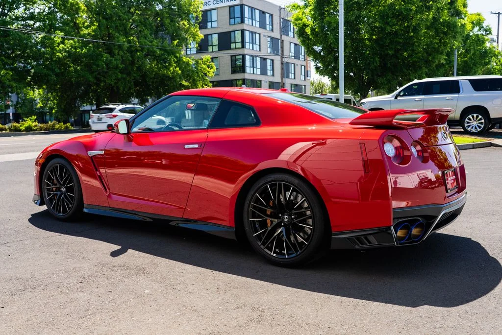 Used 2020 Red Nissan Premium image 4