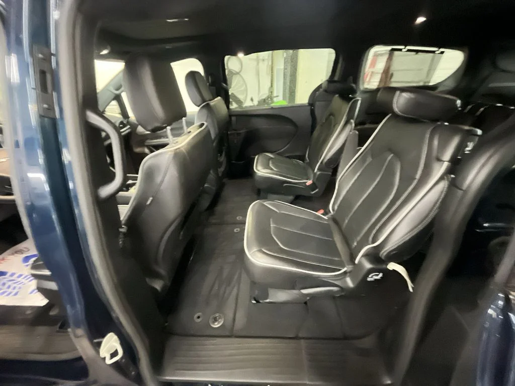 Used 2025 Blue Chrysler Limited image 23