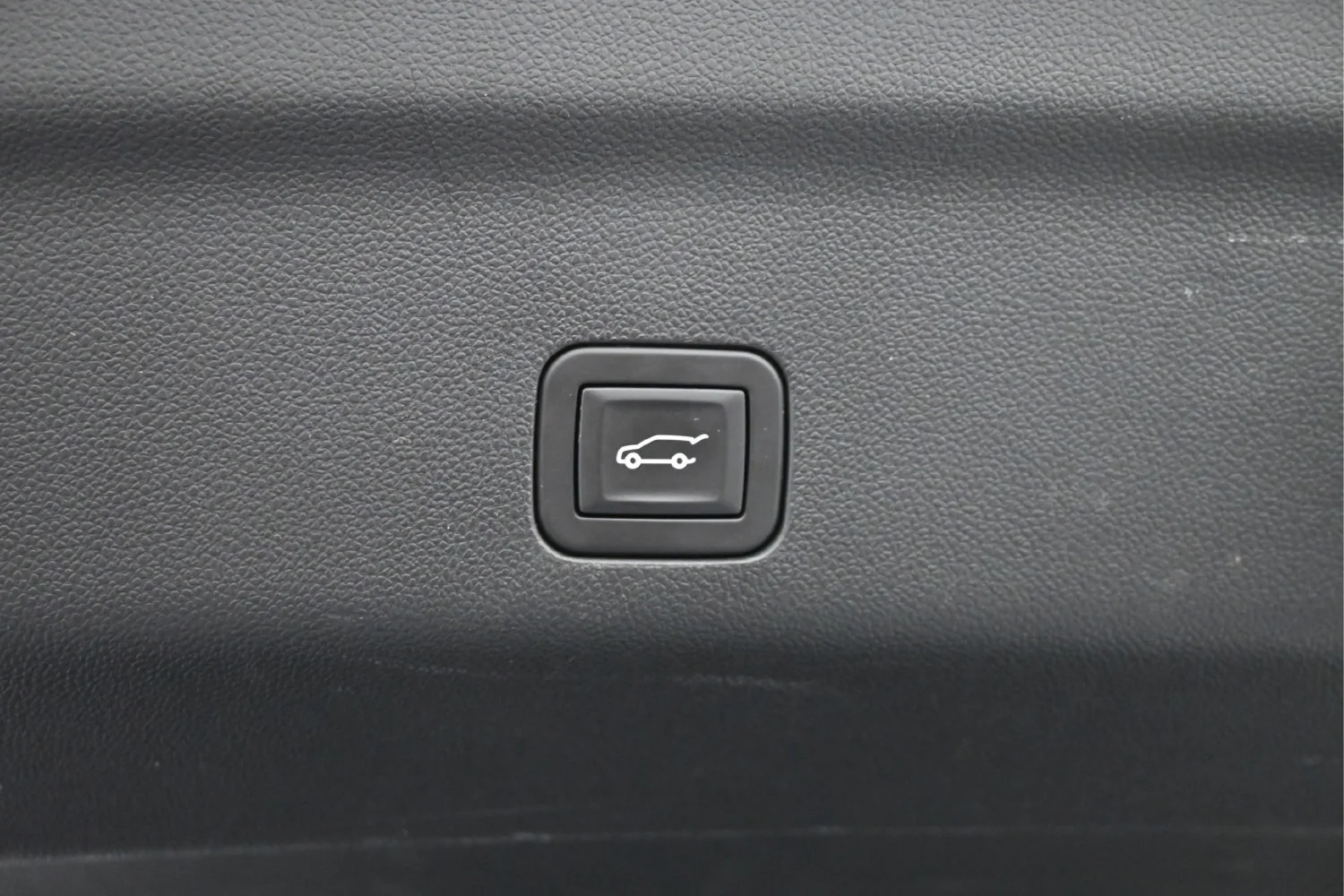 Used 2025 Sterling Gray Metallic Chevrolet LT image 7