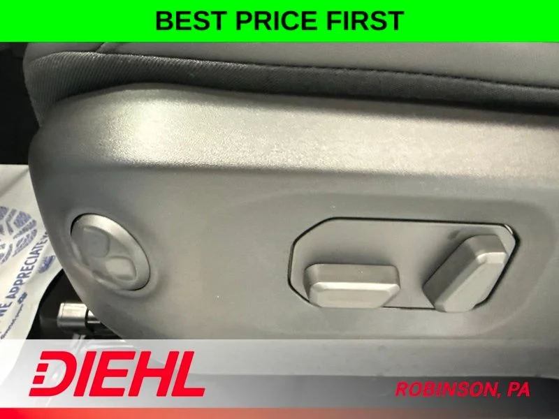 New 2026 Bright White Clear-Coat Exterior Paint Jeep Rubicon image 20