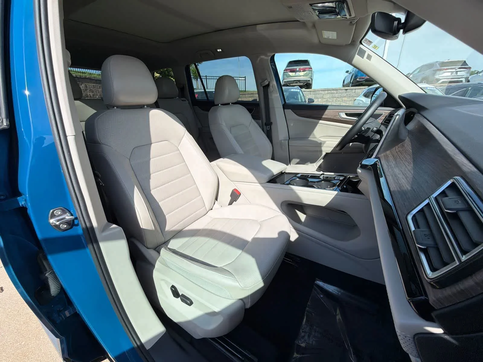 Certified Used 2025 Blue Volkswagen 2.0T SEL image 15