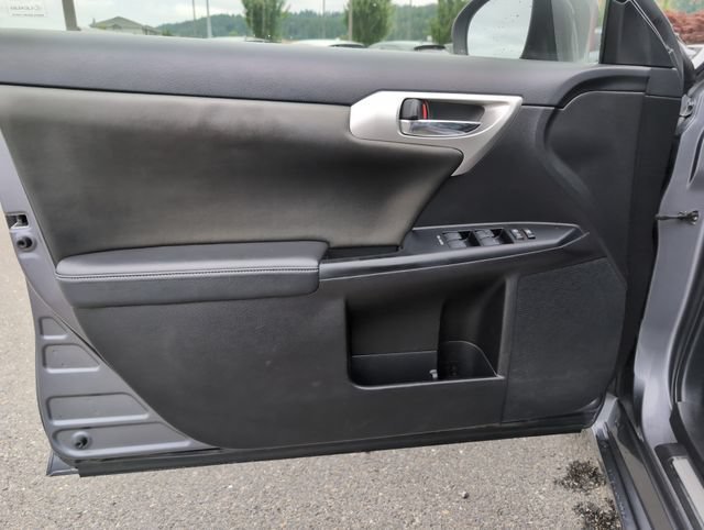 Used 2012 Nebula Gray Pearl Lexus 200h Premium image 17