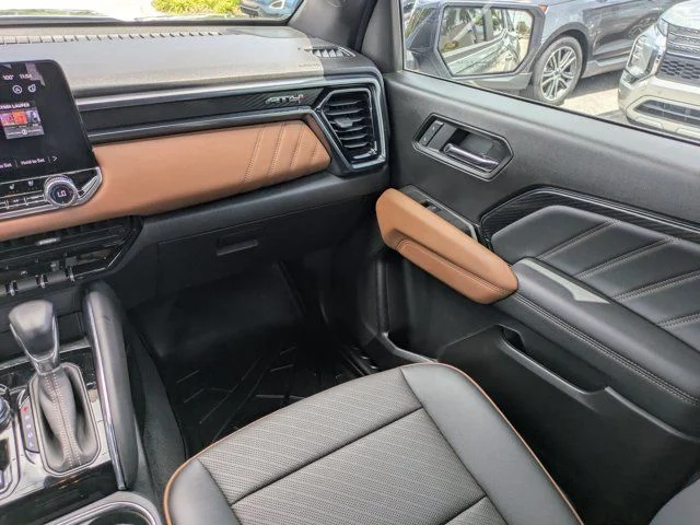 2025 GMC Canyon AT4 - Photo 17