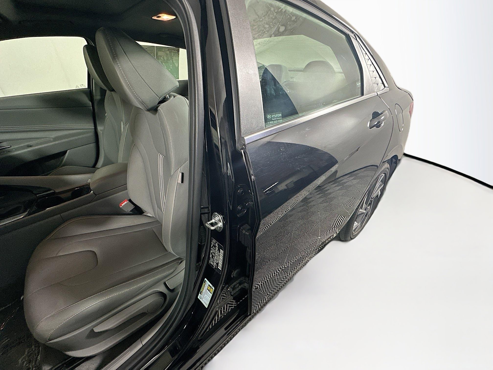 Used 2025 Abyss Black Hyundai SEL Convenience image 12