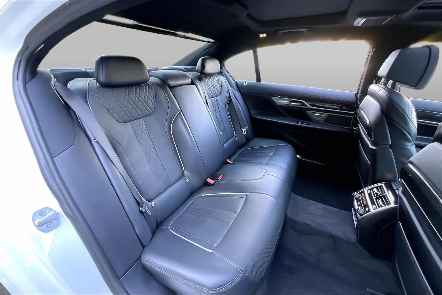 Used 2019 Mineral White Metallic BMW 750i xDrive image 19