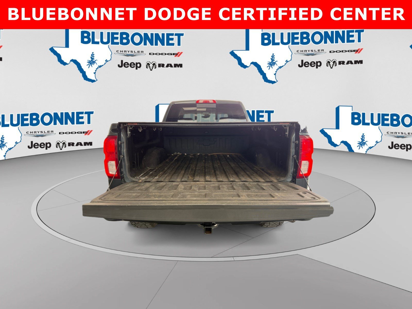 Used 2017 Graphite Metallic Chevrolet High Country image 23