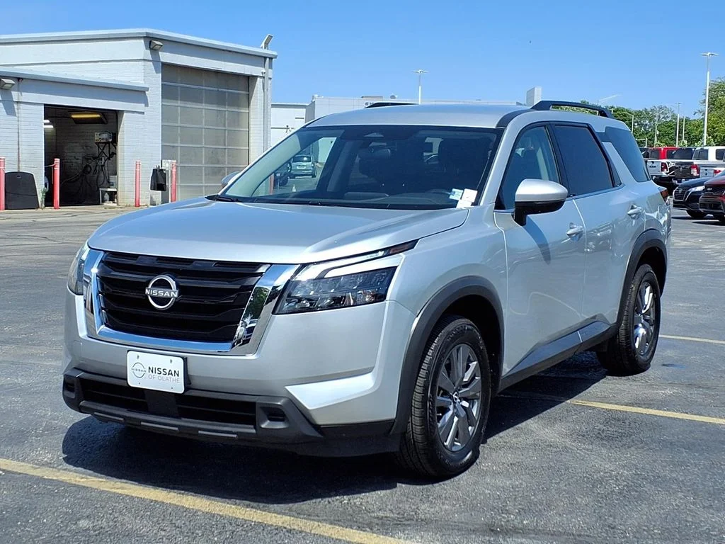 Certified 2025 Nissan Pathfinder SV with VIN 5N1DR3BC2SC207602 for sale in Kansas City
