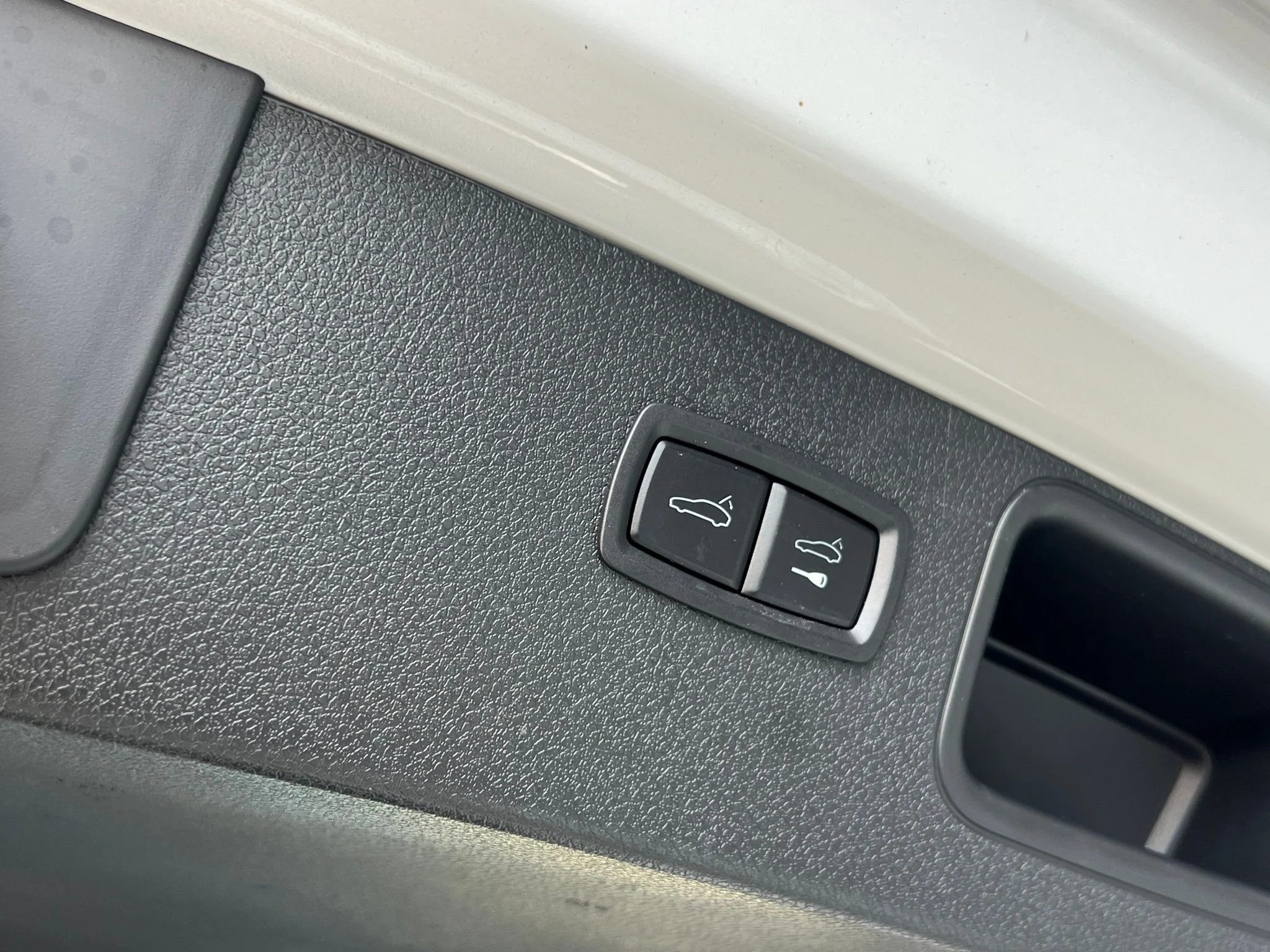Used 2023 White Porsche Base image 23