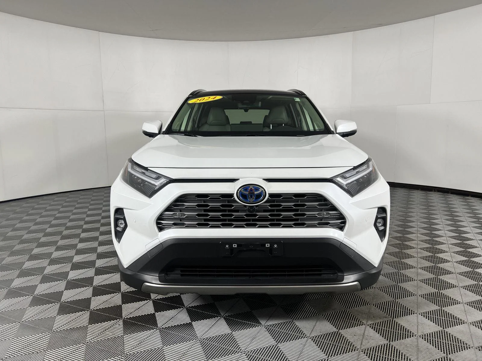 Used 2024 Wind Chill Pearl Toyota Limited image 2
