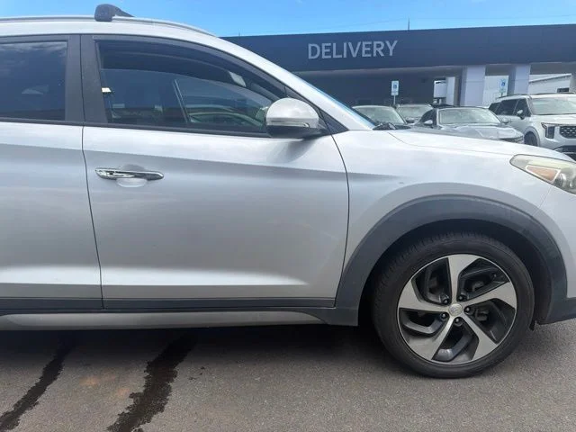 Used 2017 Silver Hyundai Limited image 7