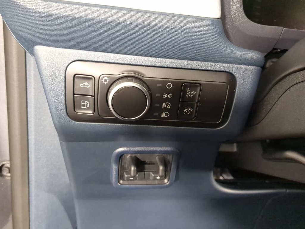 New 2026 CARBONIZED GRAY METALLIC Ford XLT image 26