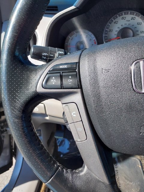 Used 2013 Silver Honda EX-L image 27