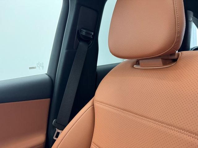 New 2026 Polar White Mercedes-Benz GLC 300 image 40