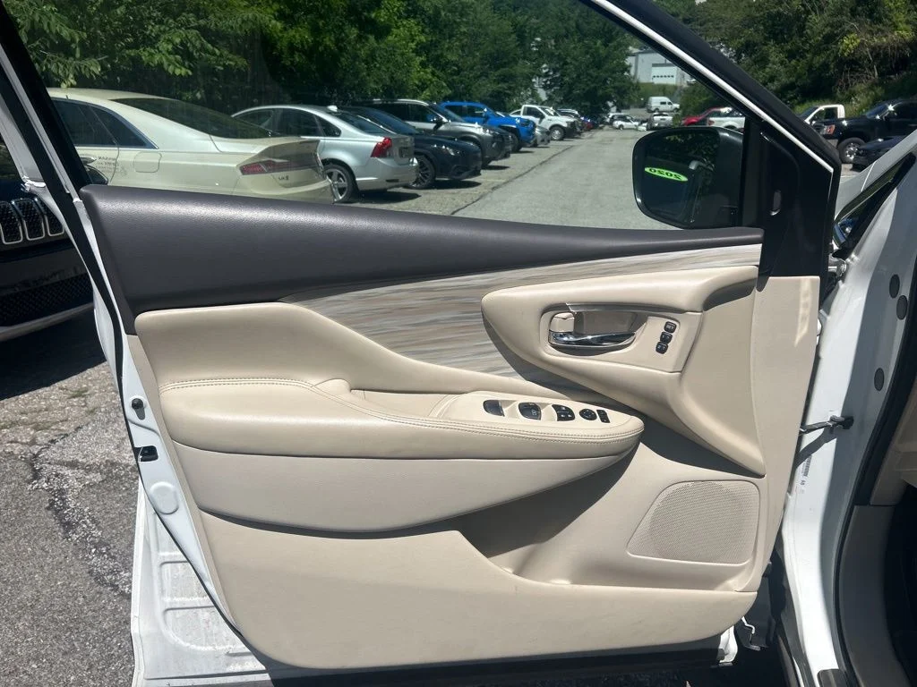 Used 2018 White Nissan SL image 11