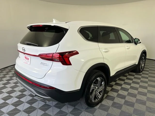 Used 2023 White Hyundai SE image 7