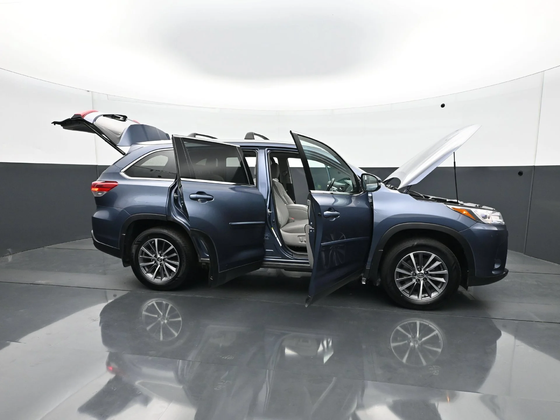 Used 2019  Toyota SE image 36