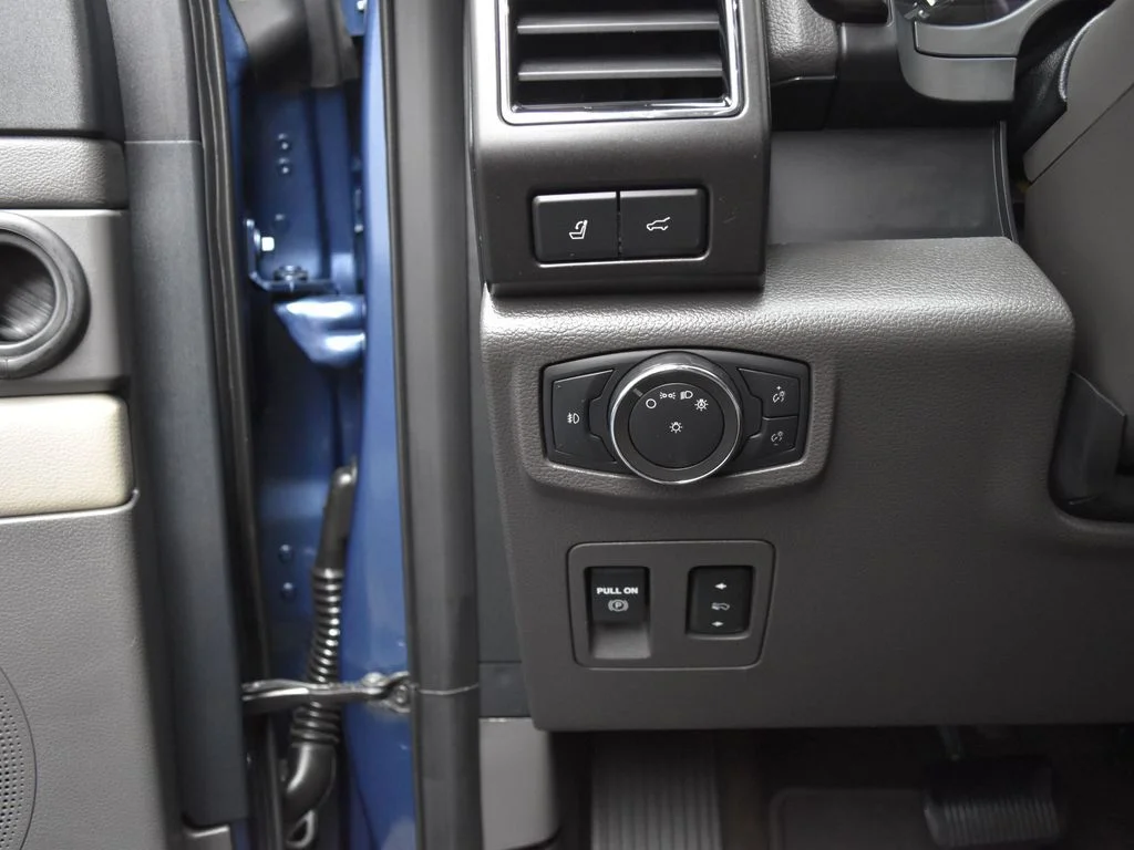 Used 2020 Blue Ford Limited image 16