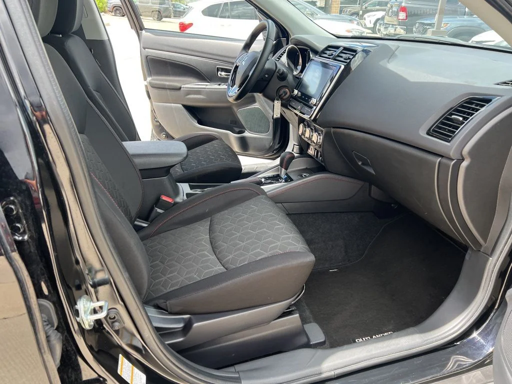 Used 2025 Gray Mitsubishi 2.0 ES image 19