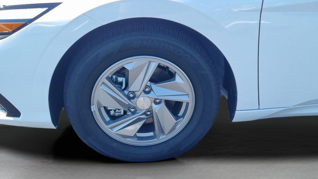 New 2026 White Hyundai SE image 27