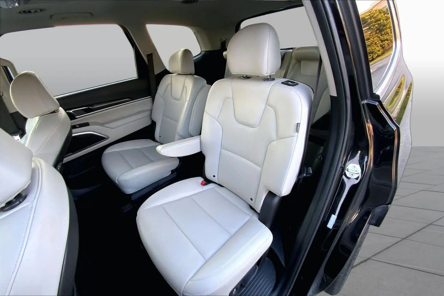 Used 2025 Ebony Black Kia S image 17