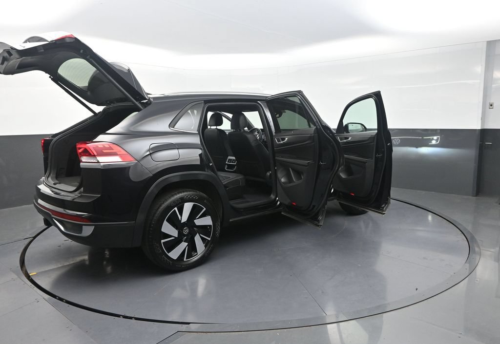 Used 2026  Volkswagen SE w/Technology image 38