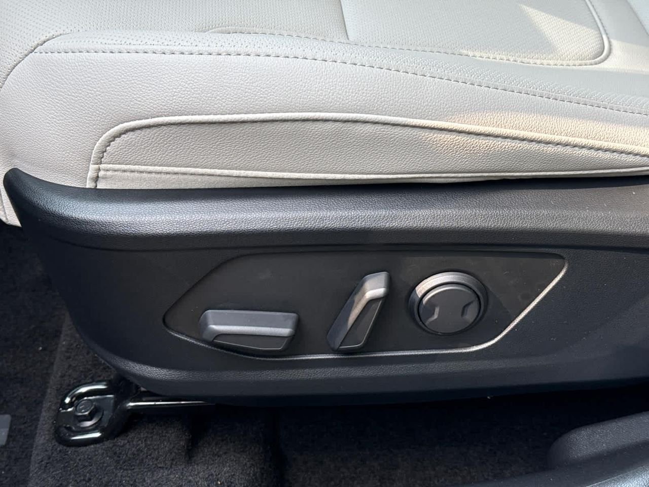 New 2026 Phantom Black Hyundai SEL Plus FWD image 11