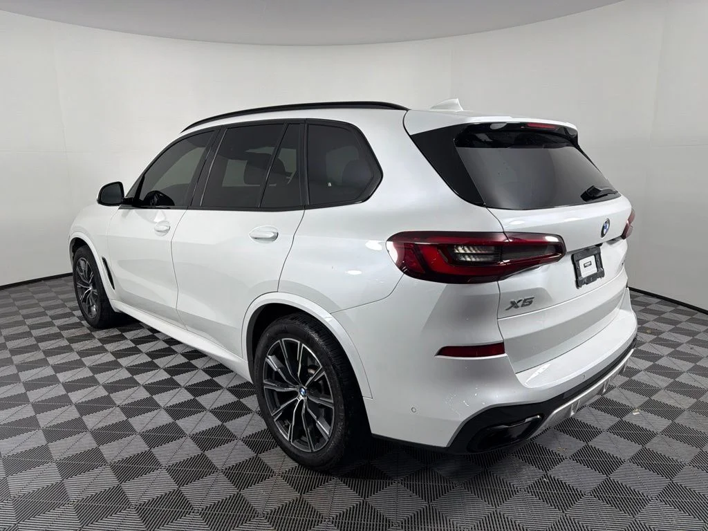 Used 2022 Mineral White Metallic BMW xDrive40i image 7