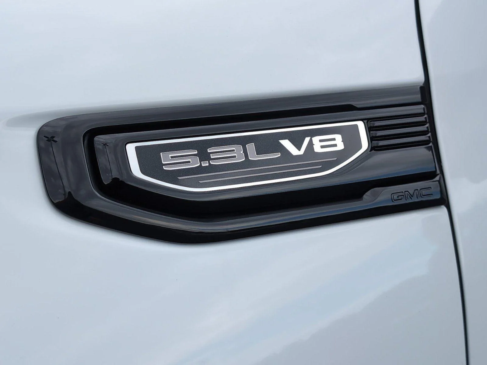 New 2026 Summit White GMC Elevation image 9