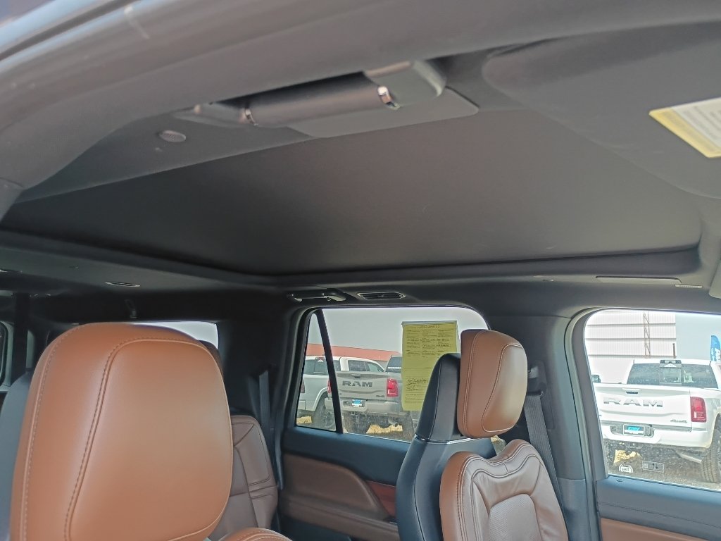 Used 2022 Ocean Drive Blue Metallic Tinted Clearcoat Lincoln Reserve image 13