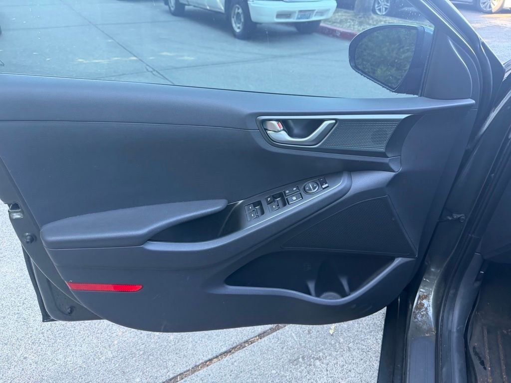Used 2022 Amazon Gray Hyundai Blue image 10