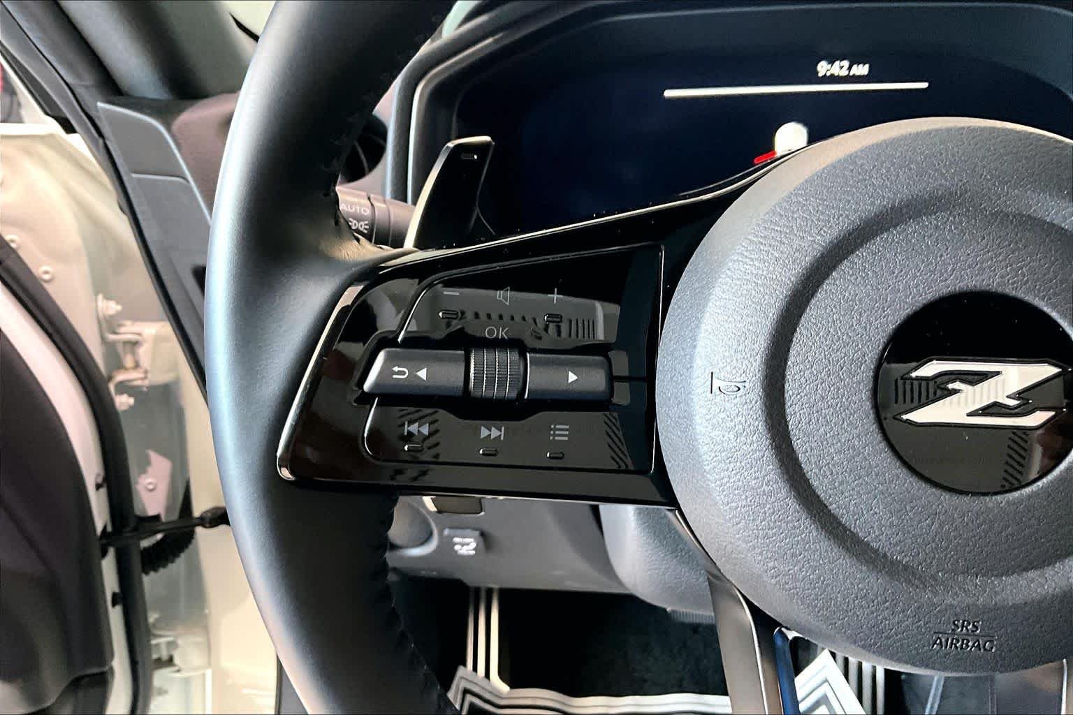 Used 2025 Pearl White Tricoat/Super Black Nissan Performance image 21