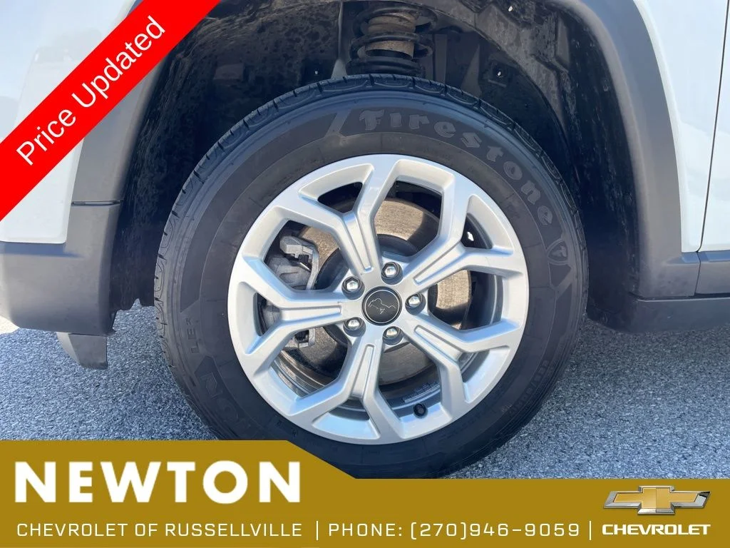 Used 2025 Bright White Clearcoat Jeep Latitude image 53