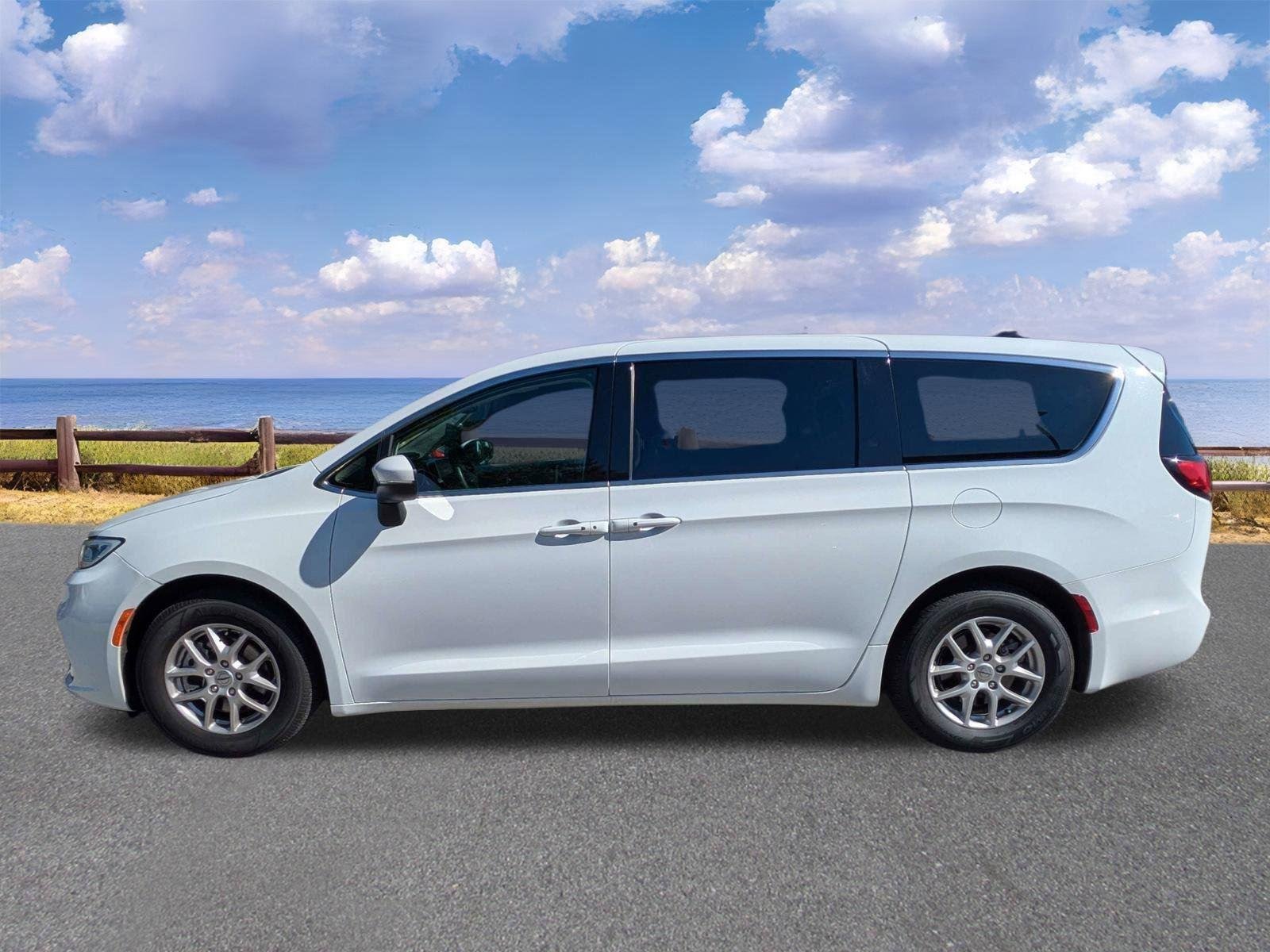 Used 2023 Bright White Clearcoat Chrysler Touring L image 5