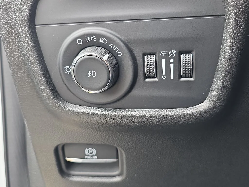 Used 2024 White Jeep Limited image 29