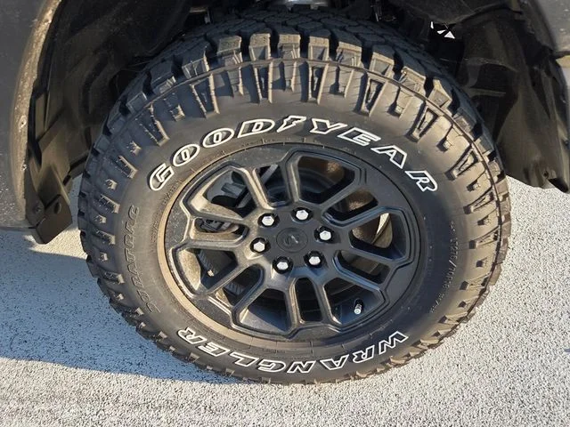 New 2026 Diamond Black Crystal Pearl-Coat Exterior Paint RAM Rebel image 11