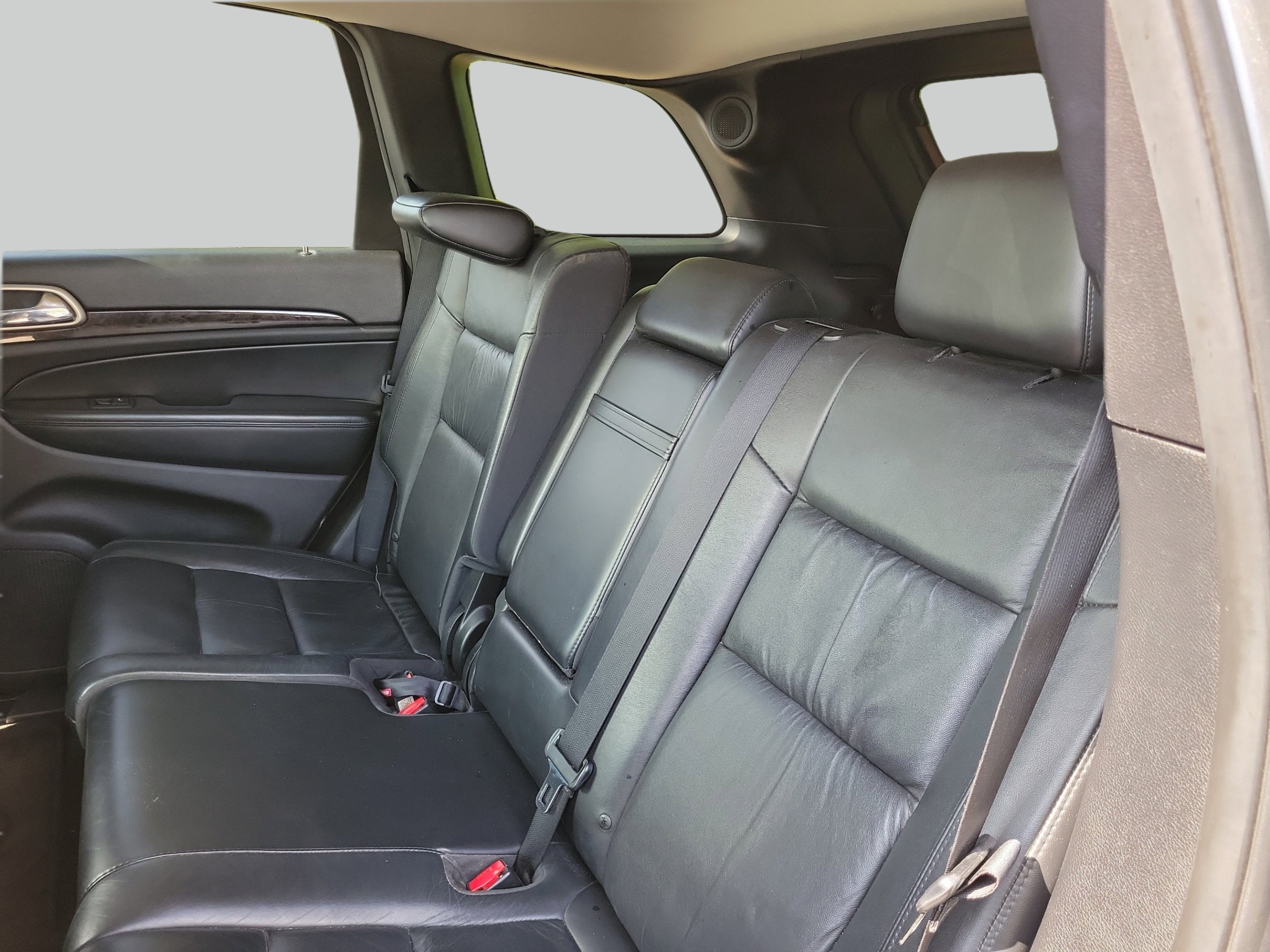 Used 2012 Mineral Gray Metallic Clearcoat Jeep Laredo image 12