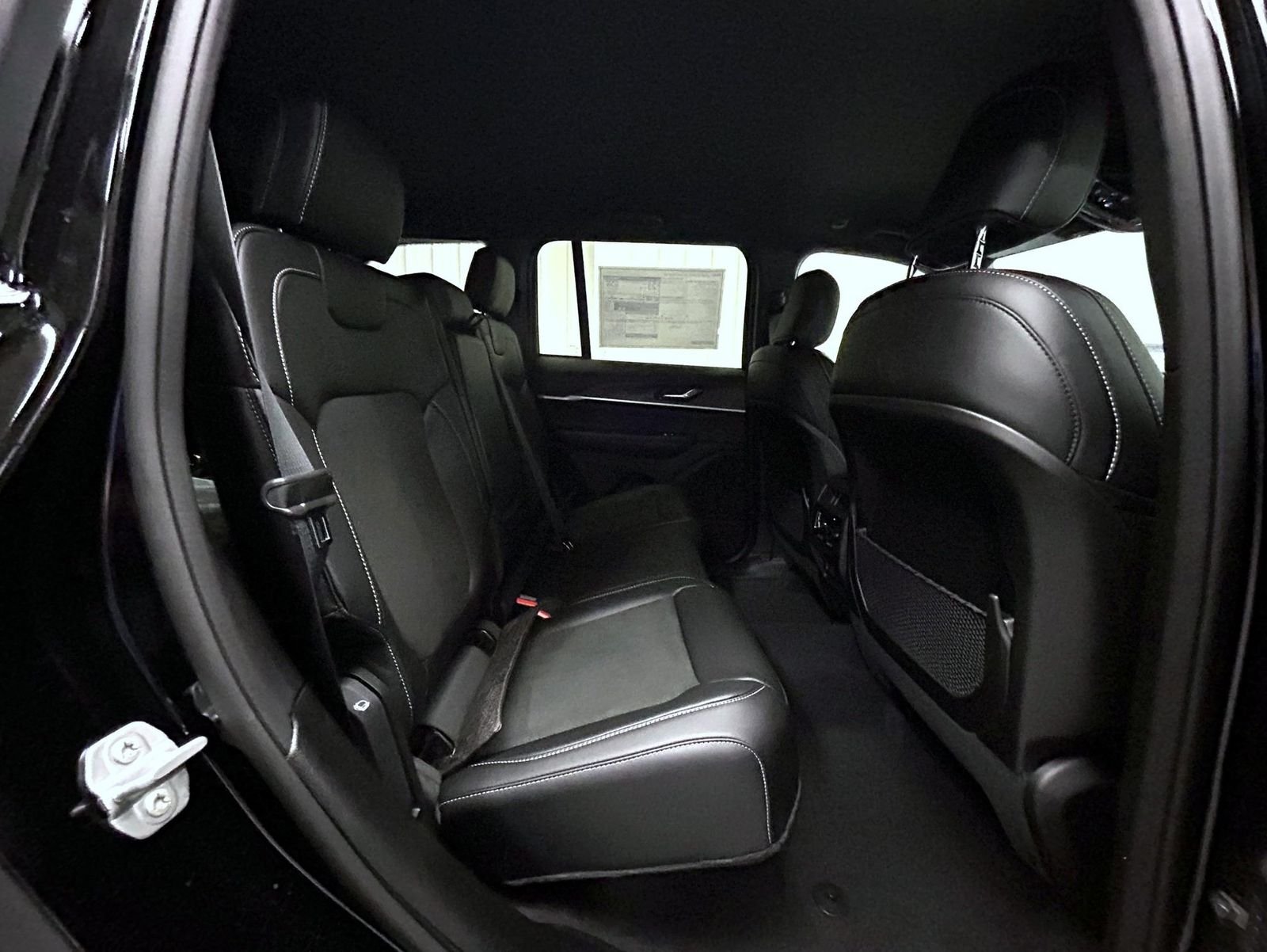 New 2026 Diamond Black Crystal Pearl-Coat Exterior Paint Jeep Altitude image 18